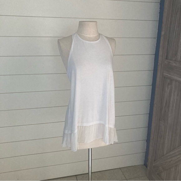 NEW!  Hollister White Ruffled Tank Top (M) - Picture 2 of 6